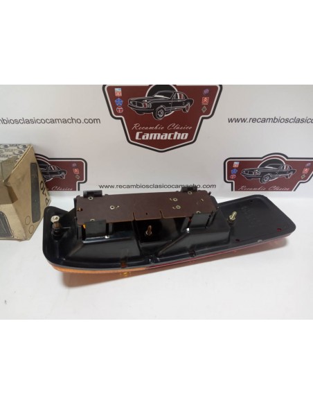 PILOTO TRASERO DERECHO BASE NEGRA SEAT 127 (GEMO)