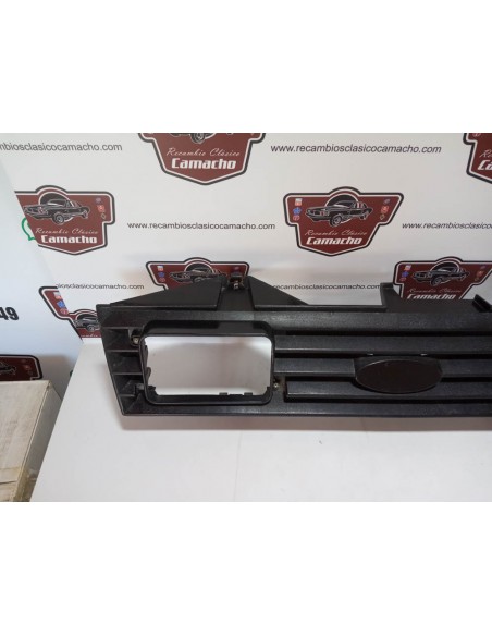 REJILLA DELANTERA FORD ESCORT MK3 PARA ANTINIEBLAS HELLA