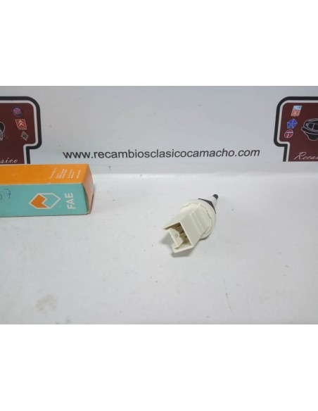INTERRUPTOR LUZ DE FRENO FIAT UNO , DUCATO,LANCIA Y 10, DELTA,ETC