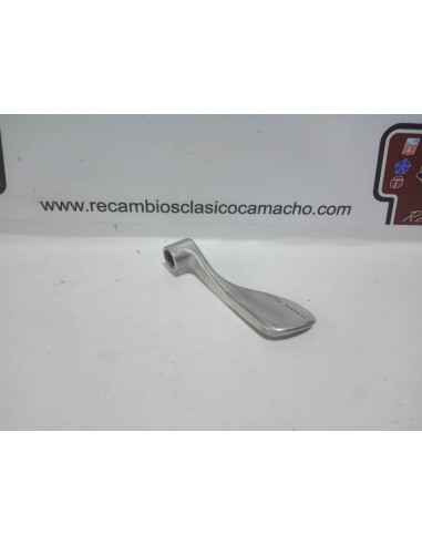 MANETA INTERIOR IZQUIERDA APERTURA PUERTA SEAT 850 (ALUMINIO)