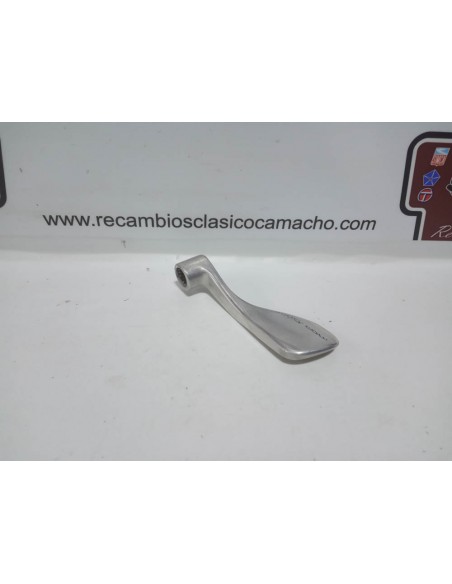 MANETA INTERIOR IZQUIERDA APERTURA PUERTA SEAT 850 (ALUMINIO)