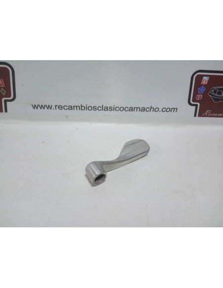 MANETA INTERIOR IZQUIERDA APERTURA PUERTA SEAT 850 (ALUMINIO)