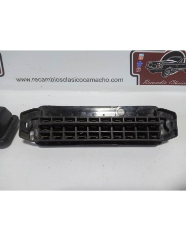 CAJA DE FUSIBLES SEAT 127 Y FURA (10 FUSIBLES Y 30 TERMINALES)