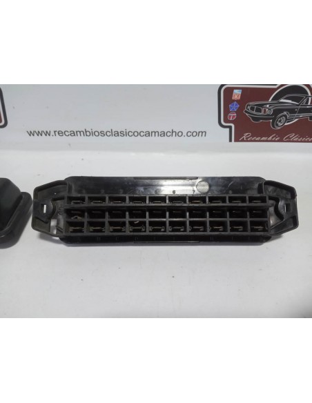 CAJA DE FUSIBLES SEAT 127 Y FURA (10 FUSIBLES Y 30 TERMINALES)