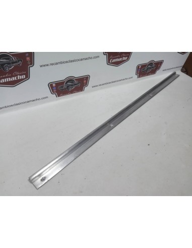 Moldura embellecedor zona inferior puerta Seat 600 y 850