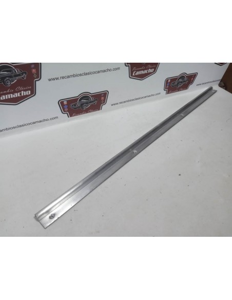 Moldura embellecedor zona inferior puerta Seat 600 y 850