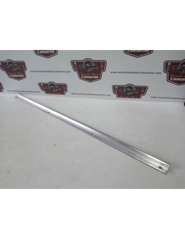 Moldura embellecedor zona inferior puerta Seat 600 y 850