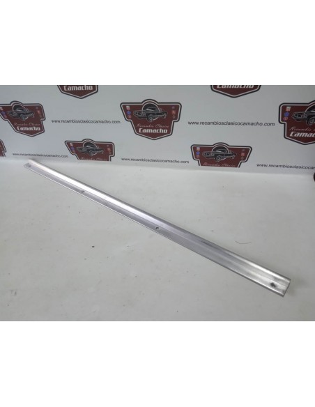 Moldura embellecedor zona inferior puerta Seat 600 y 850