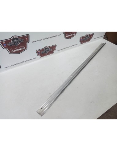 Moldura embellecedor zona inferior puerta Seat 600 y 850