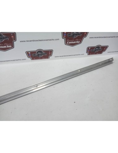 Moldura embellecedor zona inferior puerta Seat 600 y 850