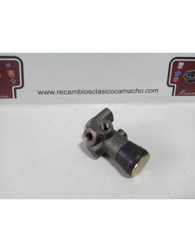 Regulador de freno Renault 4 , 6 , 12 de 2 tomas ( entrada y salida )