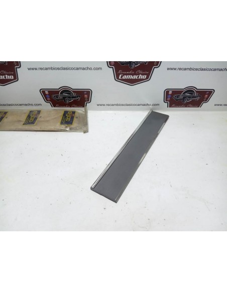 Moldura embellecedor tapa de guantera Seat 124 D