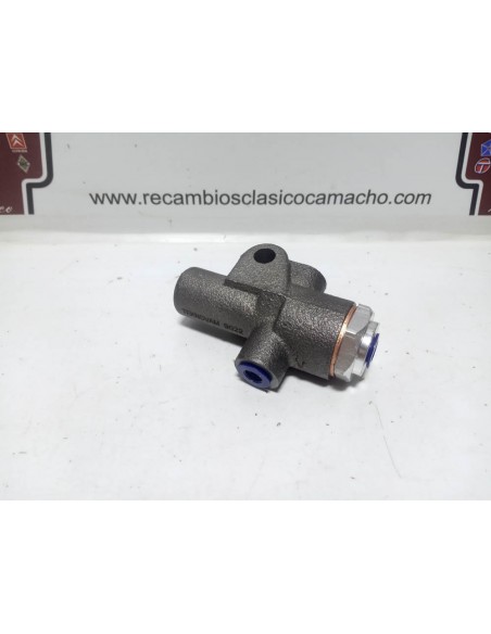 Repartidor de frenada Renault 8 , 10 y Renault 4 antiguo (1 entrada y 2 salidas)