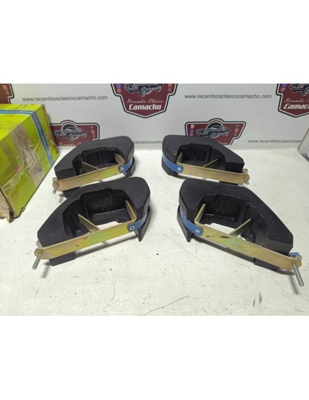 Juego 4 mascotas de paragolpes Renault 18