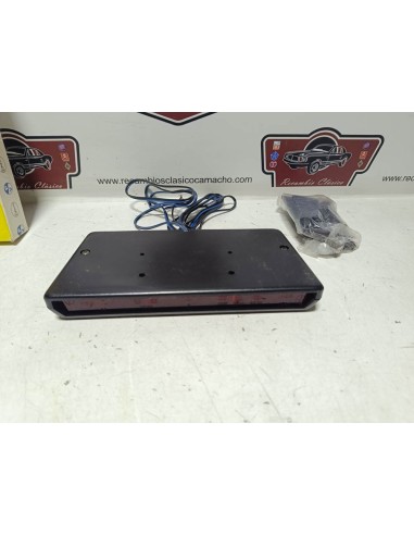 Tercera luz de freno coche clásico