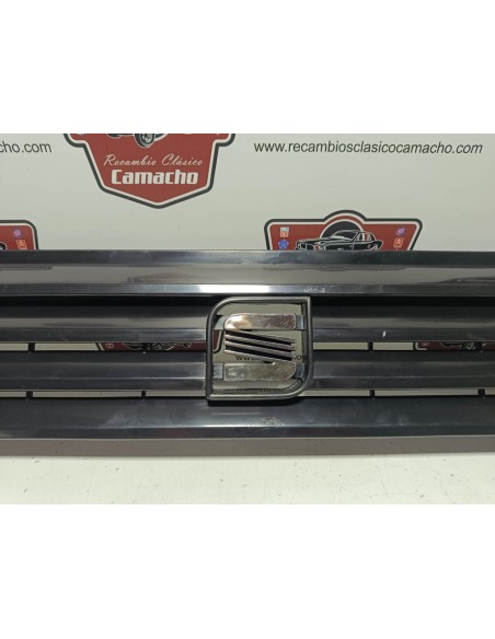 Rejilla delantera Seat Ibiza MK1 (con emblema)