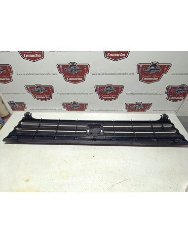 Rejilla delantera Seat Ibiza MK1 (con emblema)