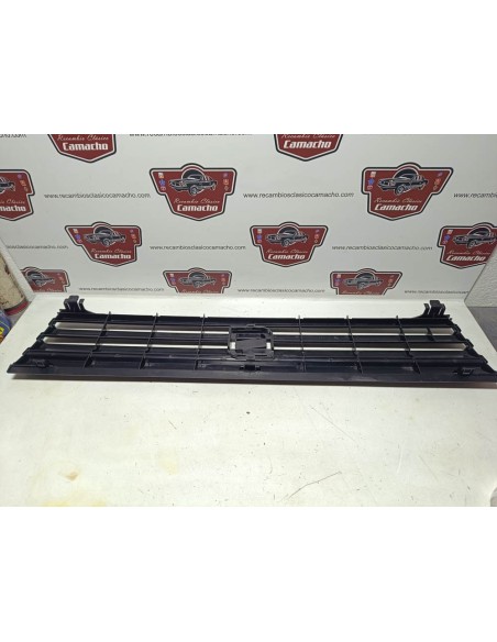 Rejilla delantera Seat Ibiza MK1 (con emblema)